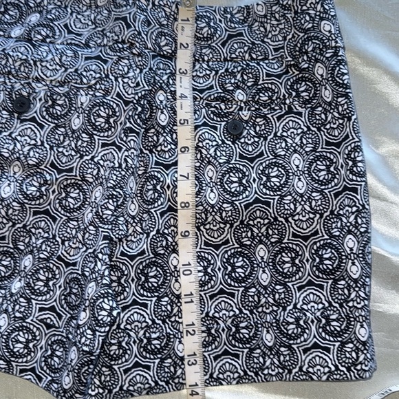 7th Ave NY& Co Suiting Collection Black White Paisley MidRise Shorts Stretch Sz4 - Picture 9 of 11